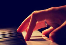 阿隆索上任1周年 接手时德甲倒二&本赛季三线不败.